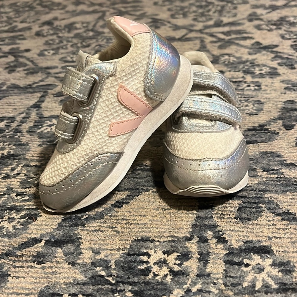 Veja Kids Sneakers in White, Silver & Pink